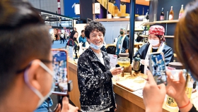 Ryo Takeuchi, a documentary director from Japan, promotes Japanese rice wine via  live-streaming during the Fourth China International Import Expo in Shanghai on November 6 (WEI YAO).jpg