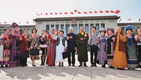 2025年3月4日，北京，全国政协十四届三次会议开幕，身着各_150583_副本.jpg
