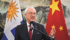 乌拉圭外交部长卢贝特金6月4日在乌拉圭首都蒙得维的亚一场活动_150366_副本.jpg