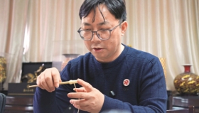 Cai_Chaorong_works_on_twisting_148400_副本.jpg